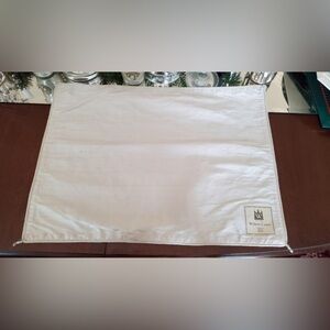 NWT WILTON COURT SET OF 4 
100% silk PLACEMATS CRYSTAL CORNER TRIM IVORY 19"X14